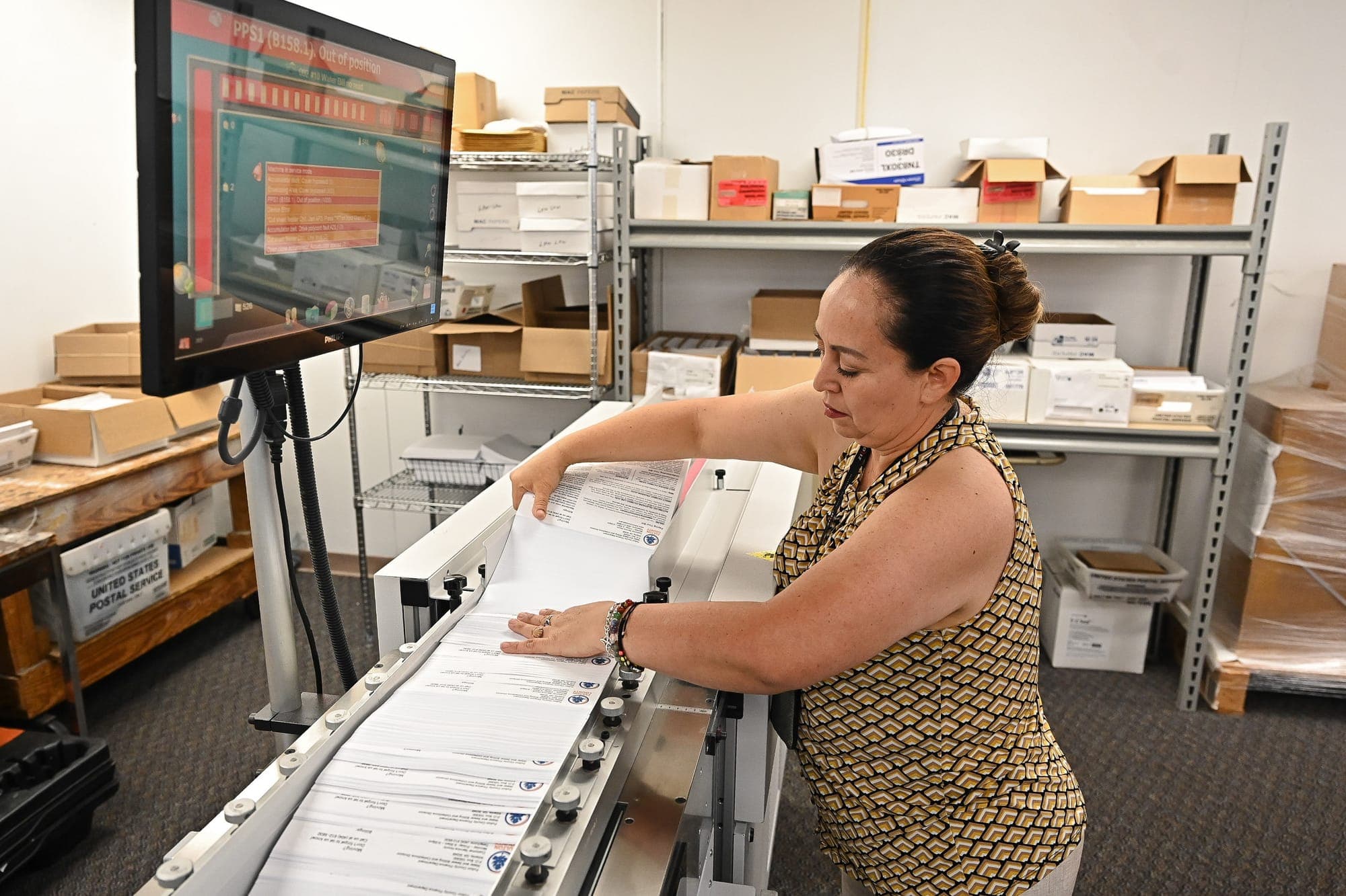 Operator running the EVO Producer intelligent inserter at Dove Direct